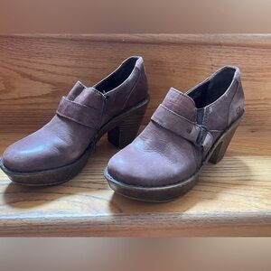 BORN brown side zip clogs